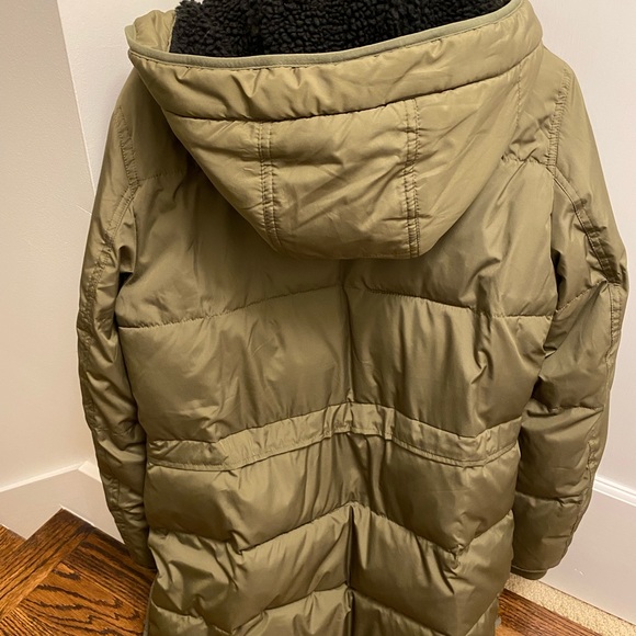 JCrew New Olive Green Puffer Coat, super warm and cozy, black fur hood, SMALL - Picture 2 of 7